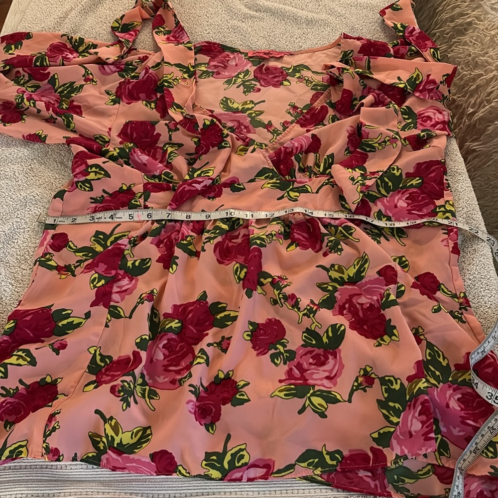 Vintage Betsey Johnson beautiful floral ‘80’s blouse w/ wrapped around tie. - Picture 11 of 13